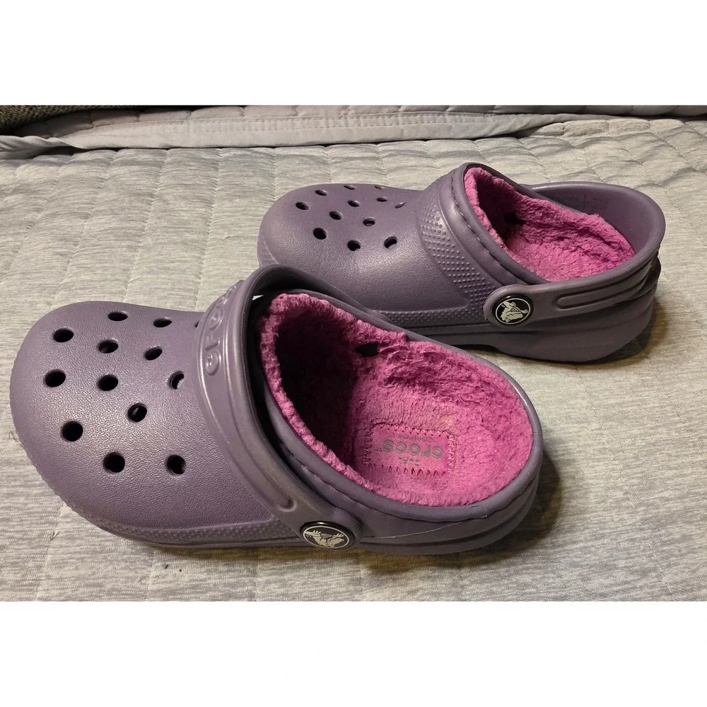 533 Crocs Kids Classic Fuzz Lined Clogs Purple Pink Fur Slip On Shoes Size6 Kids